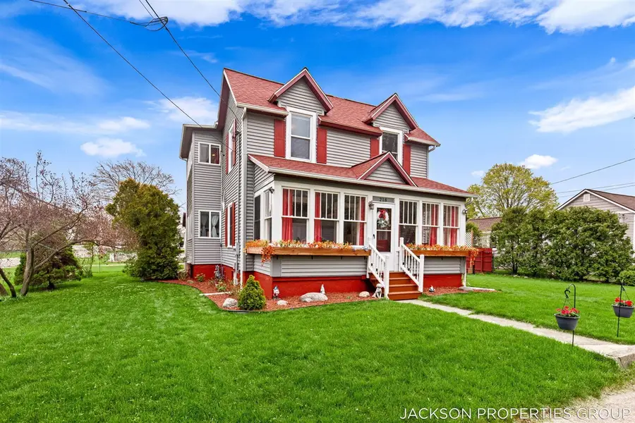 218 N Jackson, Spring Lake, MI 49456 - #2