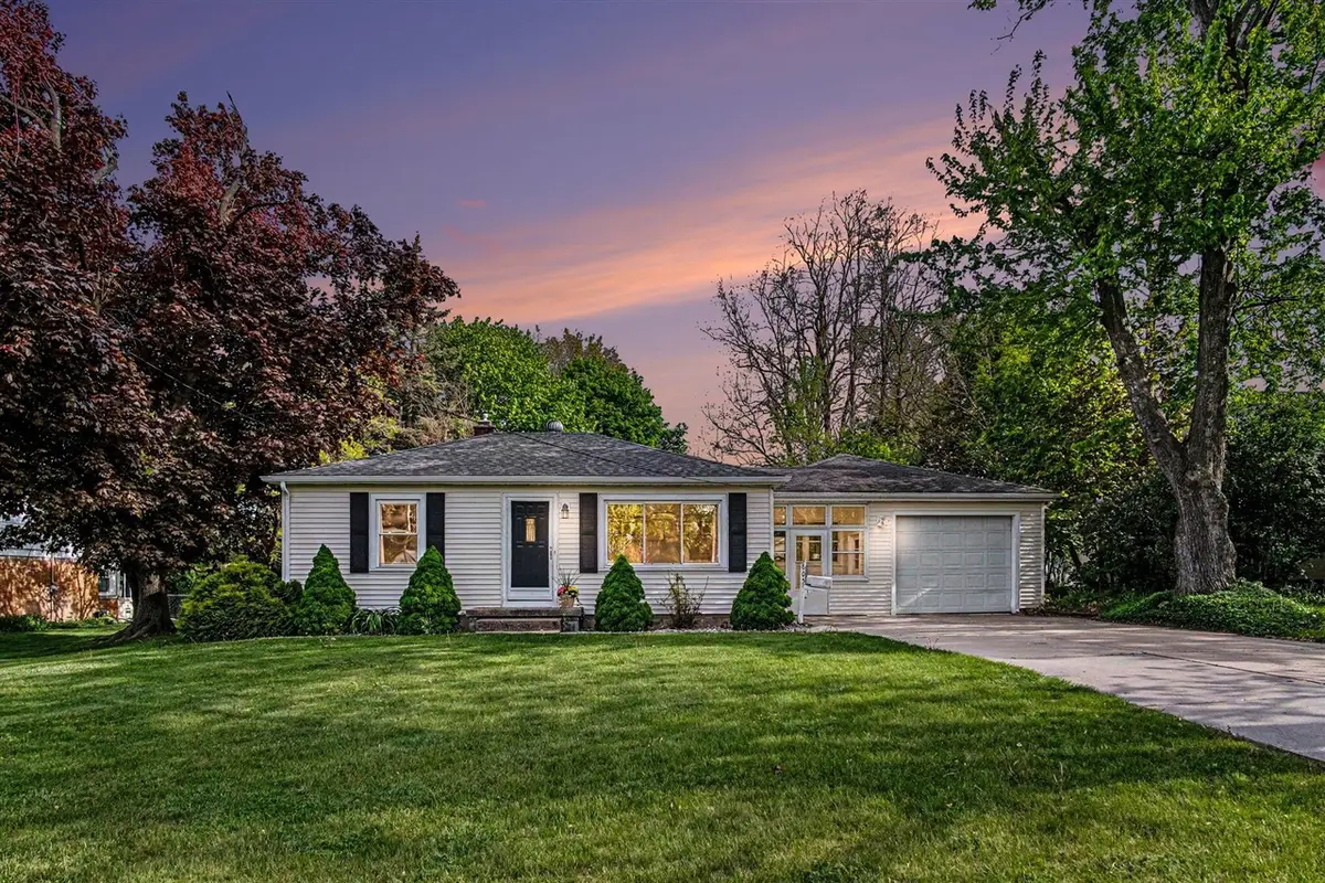 605 Edwards, Grand Ledge, MI 48837 - #1