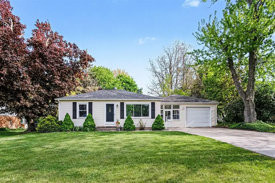 605 Edwards, Grand Ledge, MI 48837 - #3