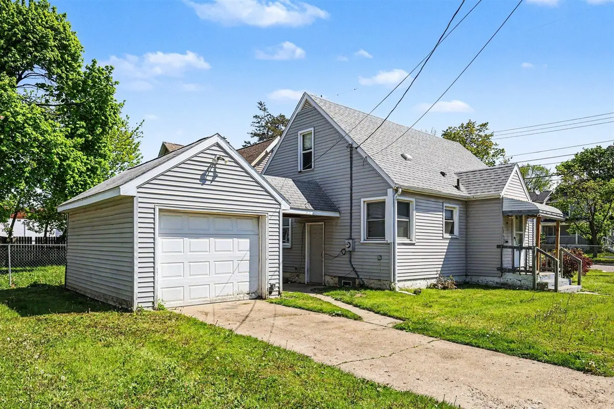 902 W Lapeer, Lansing, MI 48915 - #1