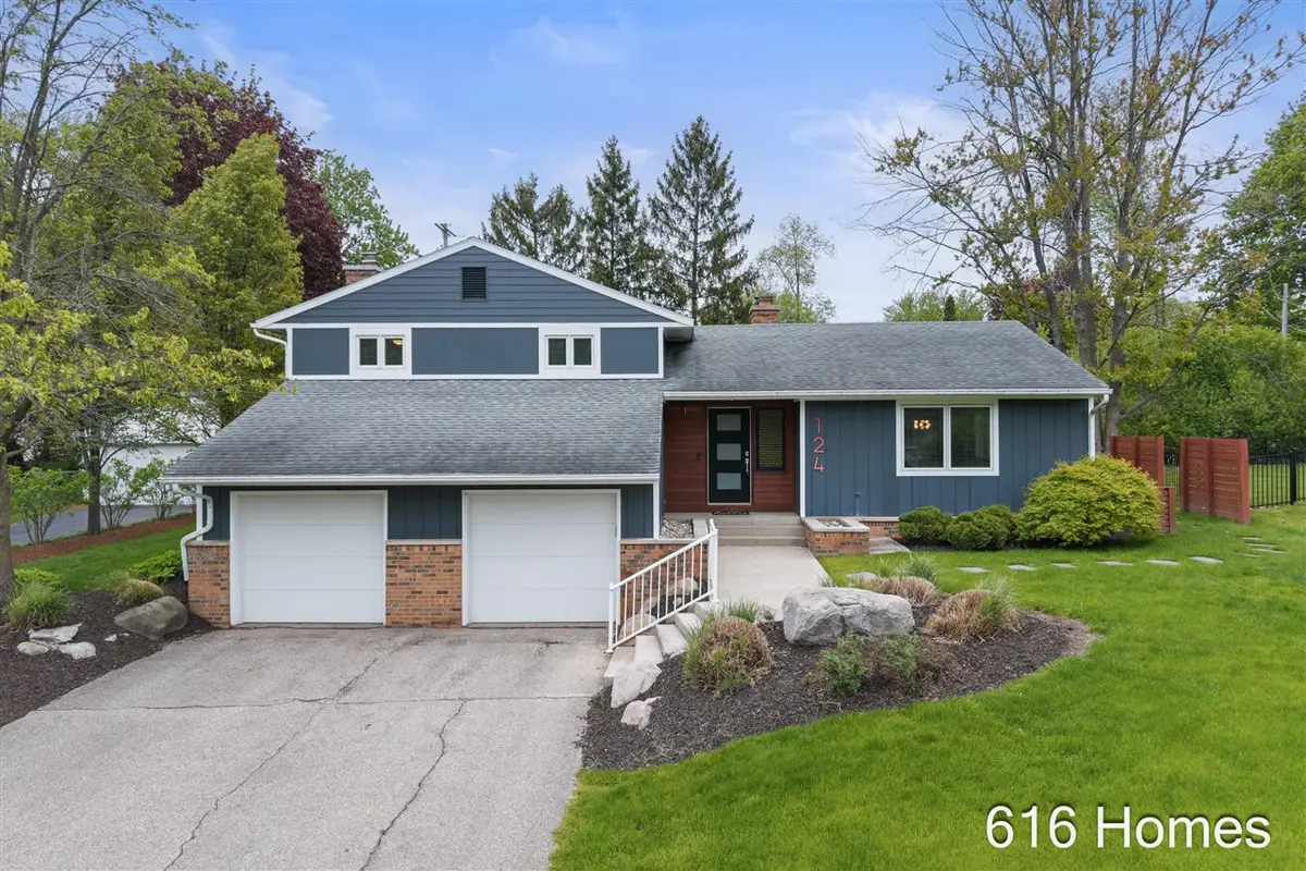 124 Loch Lomond, Grand Rapids, MI 49546 - #1