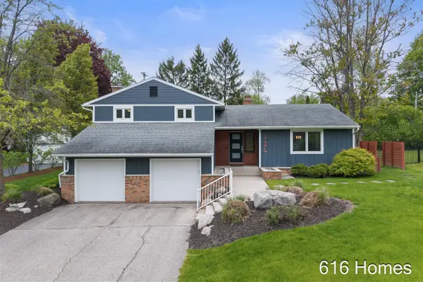 124 Loch Lomond, Grand Rapids, MI 49546
