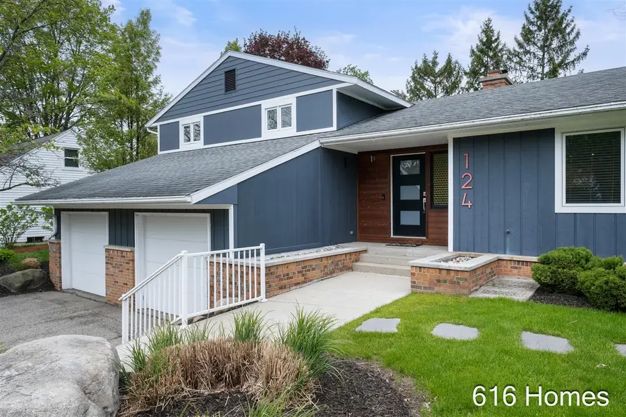 124 Loch Lomond, Grand Rapids, MI 49546 - #2