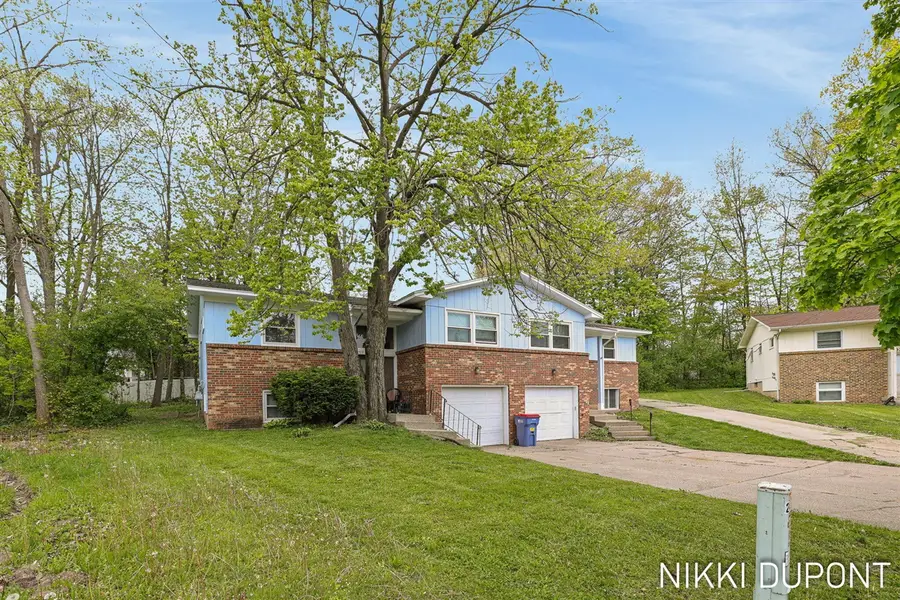 2417-2419 Edgewood, Grand Rapids, MI 49546 - #2