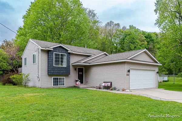 806 Grindle, Lowell, MI 49331