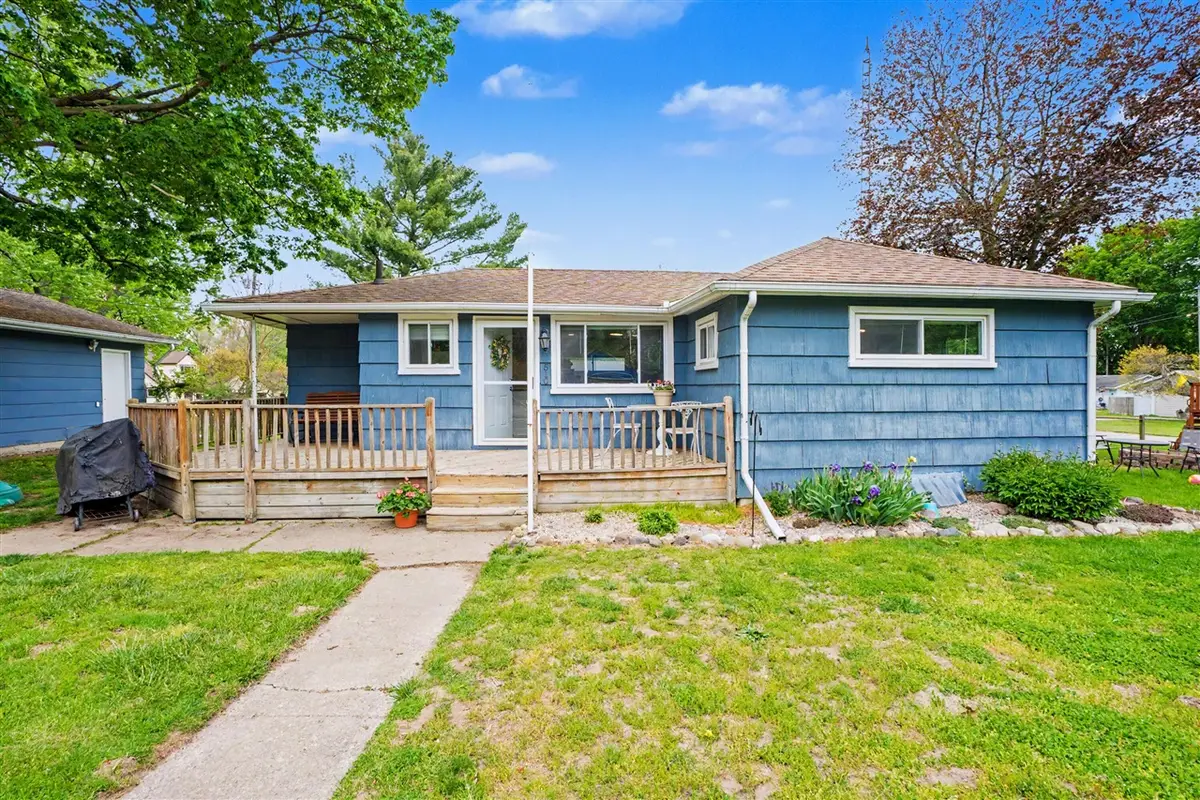 510 W 3rd, Buchanan, MI 49107 - #1