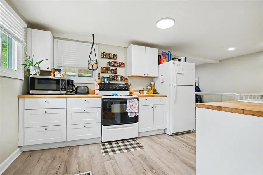 510 W 3rd, Buchanan, MI 49107 - #3
