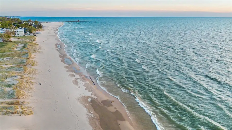 409 N Shore, South Haven, MI 49090 - #2