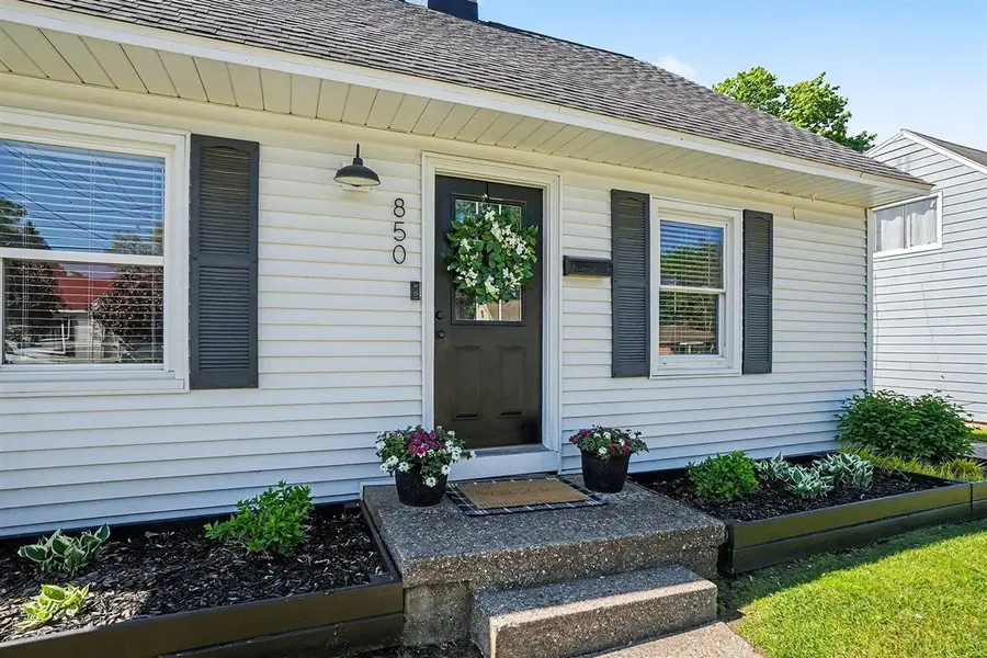 850 Colrain, Wyoming, MI 49509 - #2