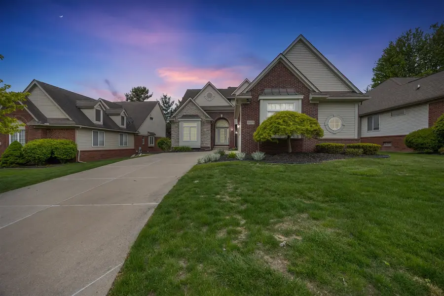 22273 Abington, Farmington Hills, MI 48335 - #2