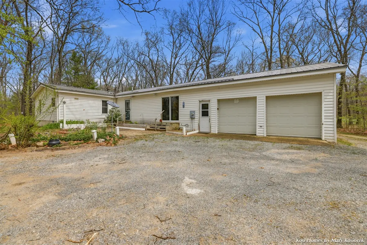 2437 E 100th, Grant, MI 49327 - #1