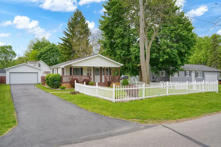 2105 Carlton, Jackson, MI 49203 - #2