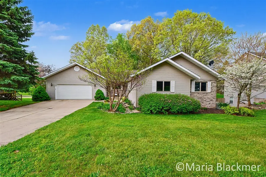 947 Southview, Ionia, MI 48846 - #2