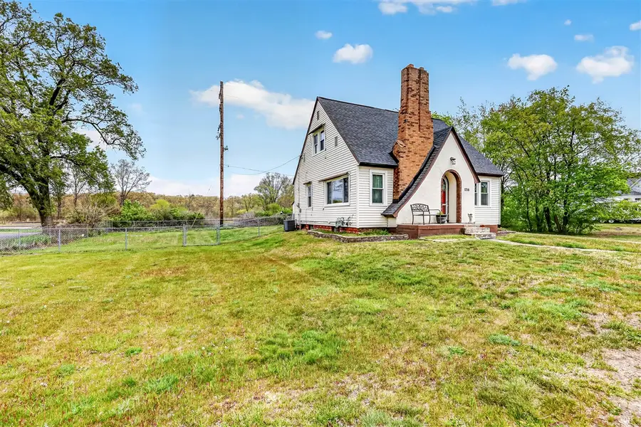 1216 W Broadway, Muskegon, MI 49441 - #2