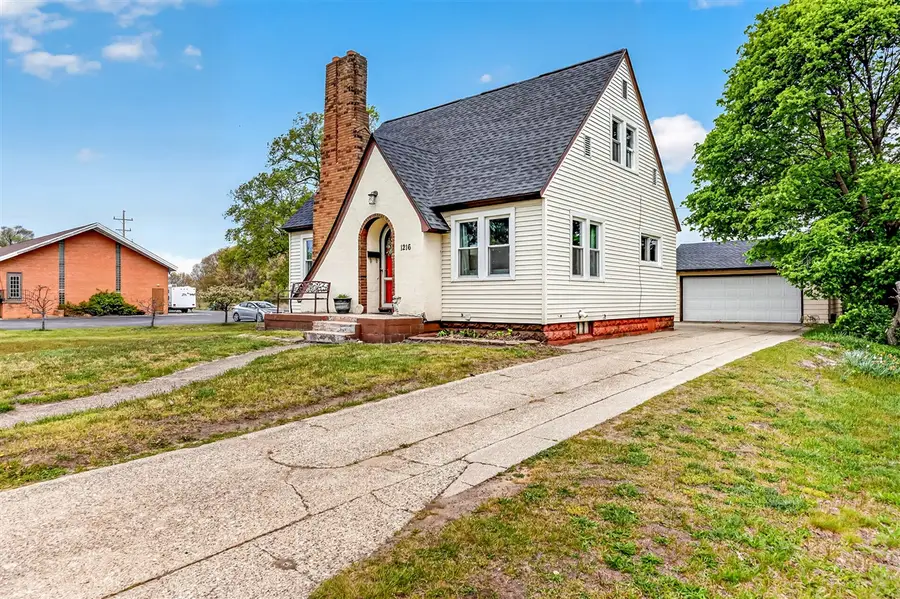 1216 W Broadway, Muskegon, MI 49441 - #3