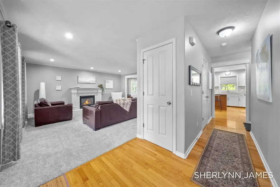 3816 Ravinewood, Grand Rapids, MI 49508 - #3