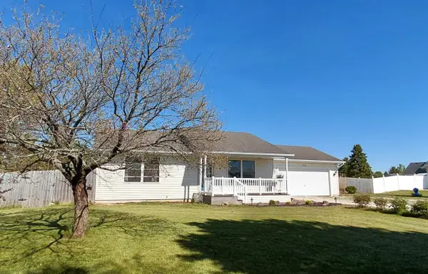 52821 County Road 657, Paw Paw, MI 49079
