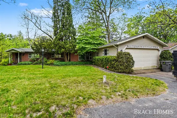 10748 100th, Alto, MI 49302