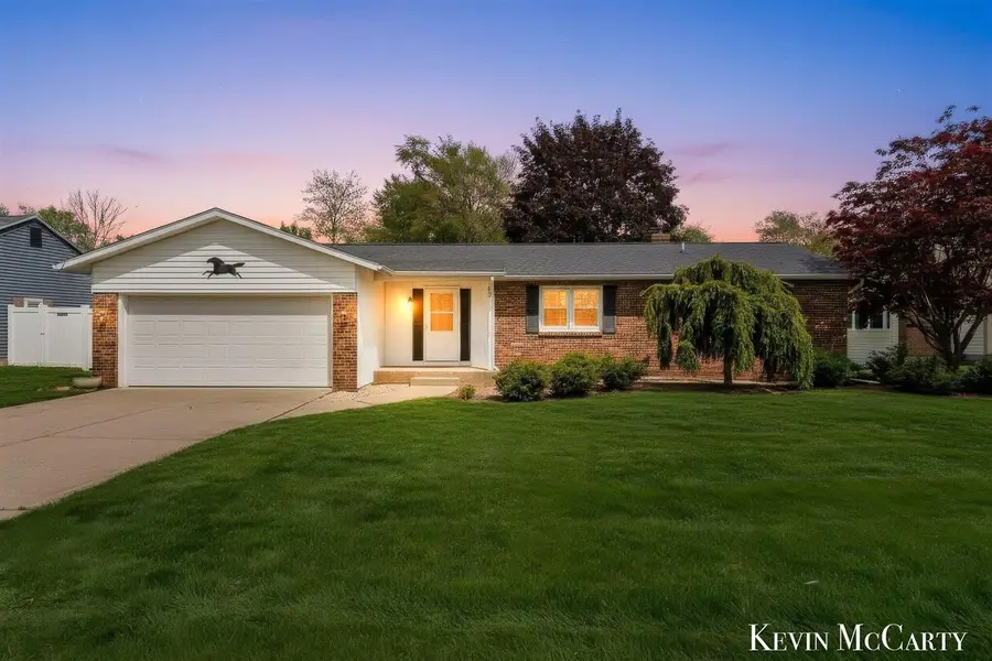 1746 Edgewood, Grand Rapids, MI 49506 - #2
