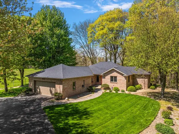 2400 Pine Hill, Saint Joseph, MI 49085