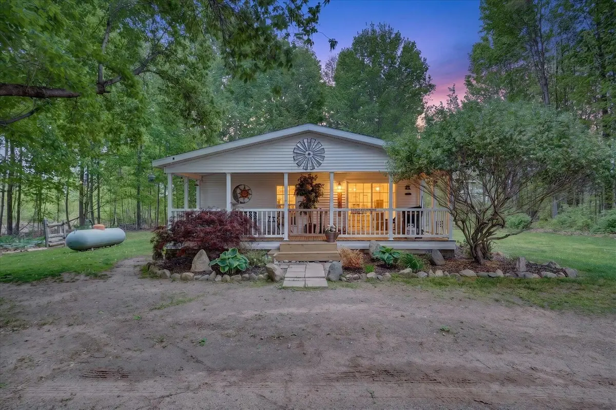 6820 Fuller, Greenville, MI 48838 - #1