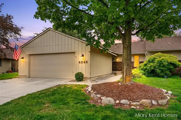 4248 Walnut Hills #Unit 65, Grand Rapids, MI 49512