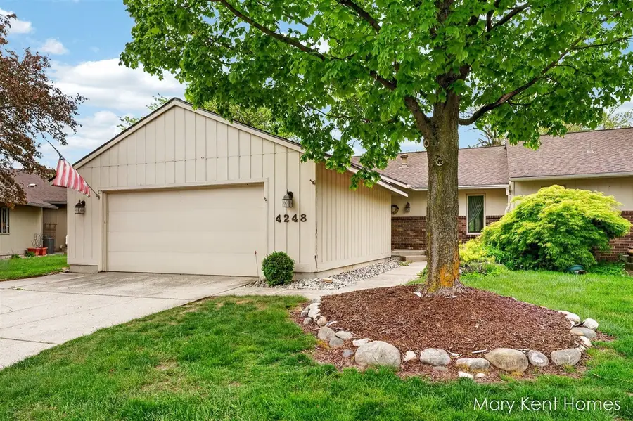 4248 Walnut Hills #Unit 65, Grand Rapids, MI 49512 - #2
