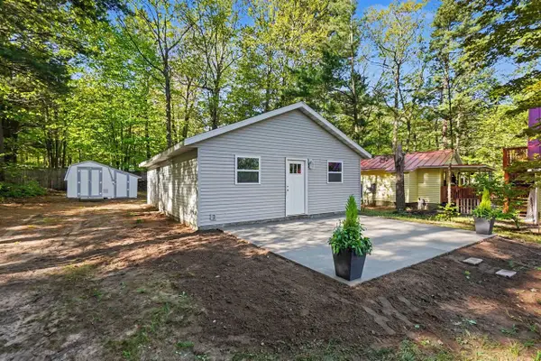 9751 W Silver Lake, Mears, MI 49436
