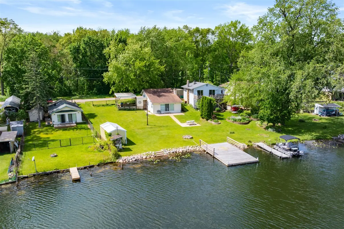 92415 Gravel Lake, Lawton, MI 49065 - #1