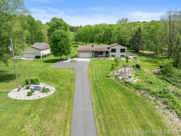 6240 Sunfish Lake, Rockford, MI 49341