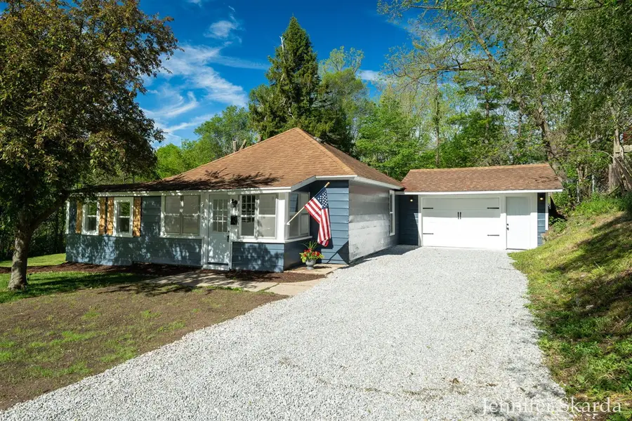 415 N State, Belding, MI 48809 - #2
