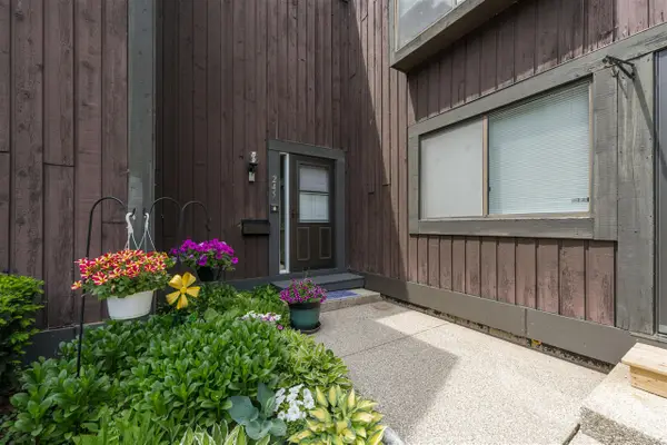 245 Ballantrae, Kalamazoo, MI 49006