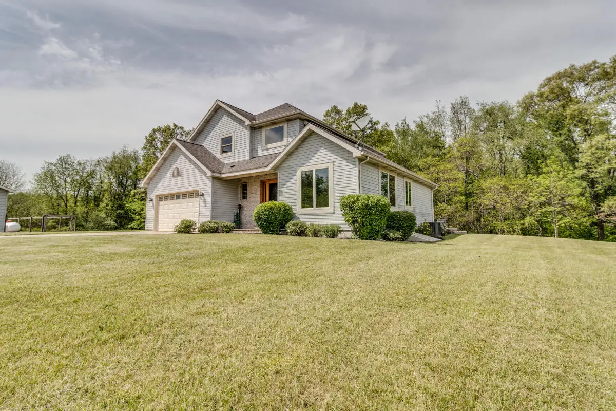 1875 E Dr, East Leroy, MI 49051 - #1