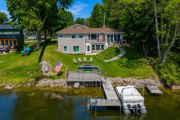 12569 S Crystal Lake, Cement City, MI 49233