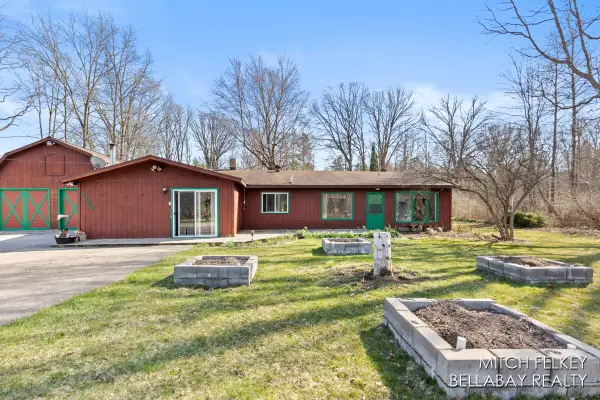 7190 Thornapple River, Alto, MI 49302
