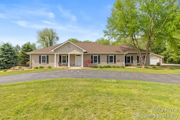 4454 Foxmoor, Middleville, MI 49333
