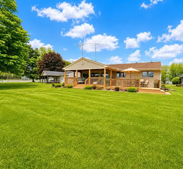 173 S Grand Pointe, Brooklyn, MI 49230