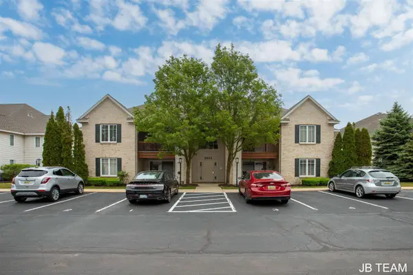 3042 W Crystal Waters, Holland, MI 49424