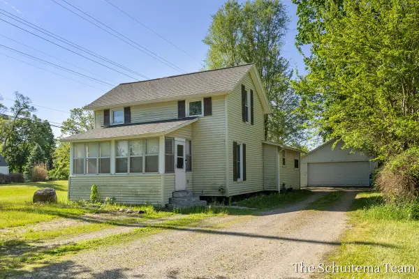 425 W Cherry, Wayland, MI 49348