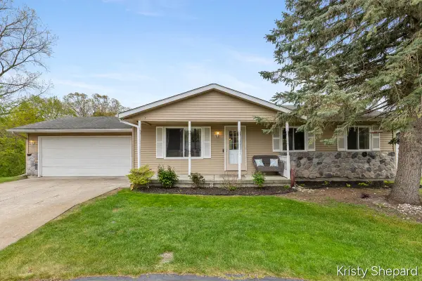 222 York View, Comstock Park, MI 49321