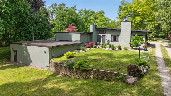 2934 Robinson, Jackson, MI 49203