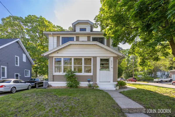 852 Diamond, Grand Rapids, MI 49503