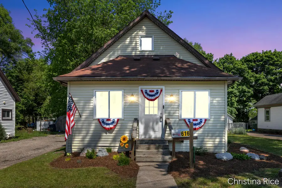 616 N Barnard, Greenville, MI 48838 - #2