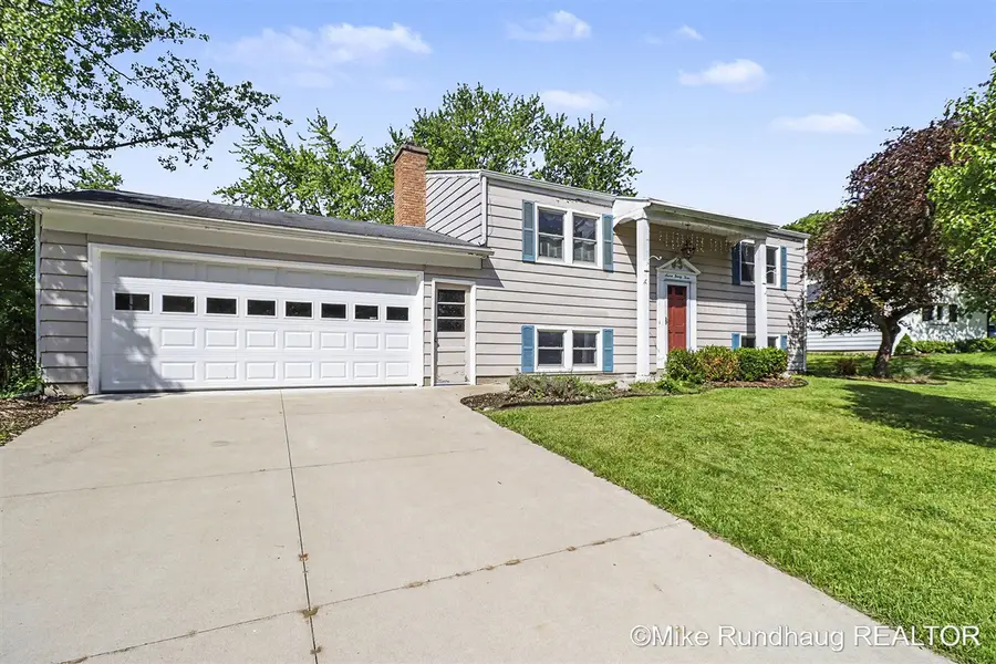 723 Marbury, Ada, MI 49301 - #2