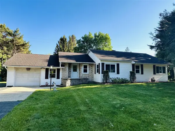 1735 Red Apple, Manistee, MI 49660
