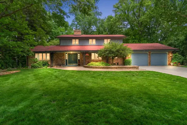 2963 E Bluffwood, Saint Joseph, MI 49085