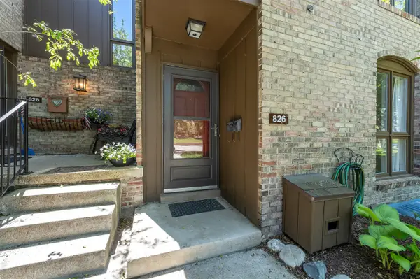 826 Earhart, Ann Arbor, MI 48105