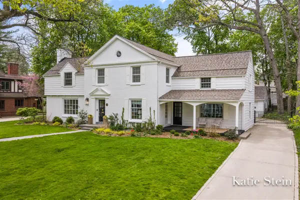 833 Gladstone, Grand Rapids, MI 49506