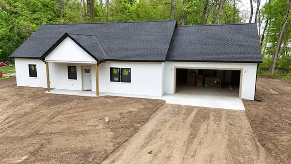 20160 Parkway, Three Rivers, MI 49093