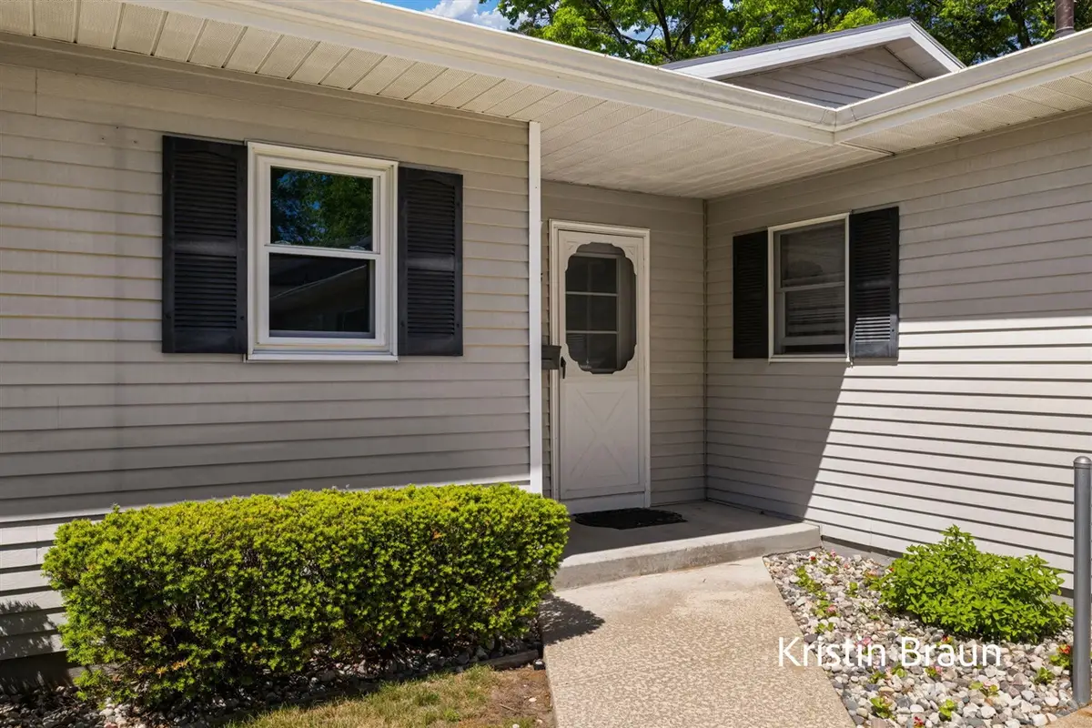 1075 Walnut Grove #27, Norton Shores, MI 49441 - #1